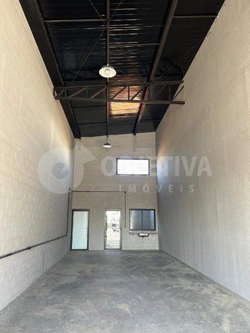 industrial em Avenida Santos Reis, Morumbi - Uberlândia - MG