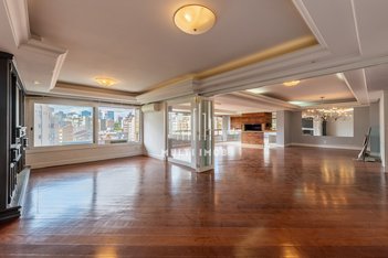 apartment em Rua Carlos Trein Filho, Auxiliadora - Porto Alegre - RS