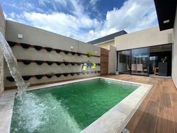 house em Praça Dois de Julho, Centro - Paratinga - BA