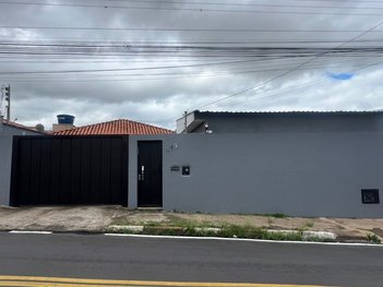 house em Rua Doutor Joaquim Libânio, Centro - Guaxupé - MG