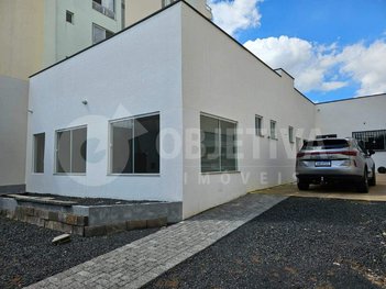 business em Rua Tabajaras, Saraiva - Uberlândia - MG