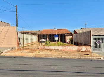 house em Rua Izidio Frederico Brito, Conjunto Habitacional Maria Cecília Serrano de Oliveira - Londrina - PR