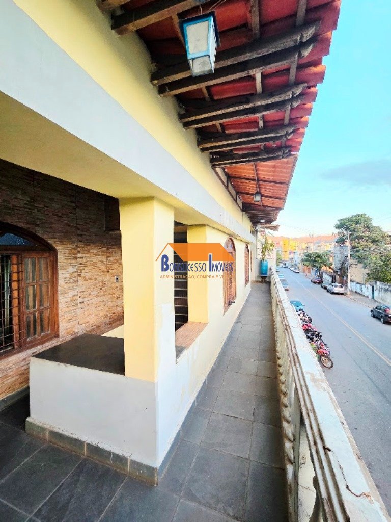 Casa com 4 quartos — Bonfim, Belo Horizonte