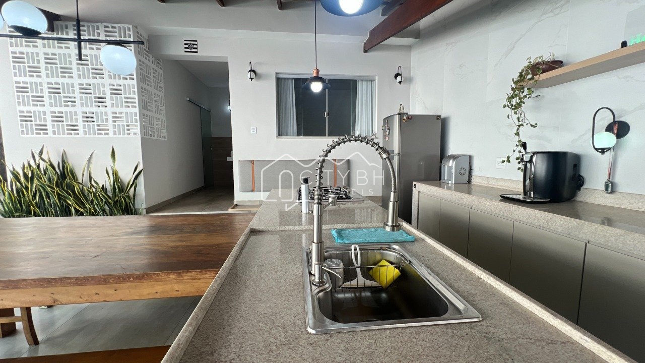 Casa com 4 quartos — Nova Granada, Belo Horizonte
