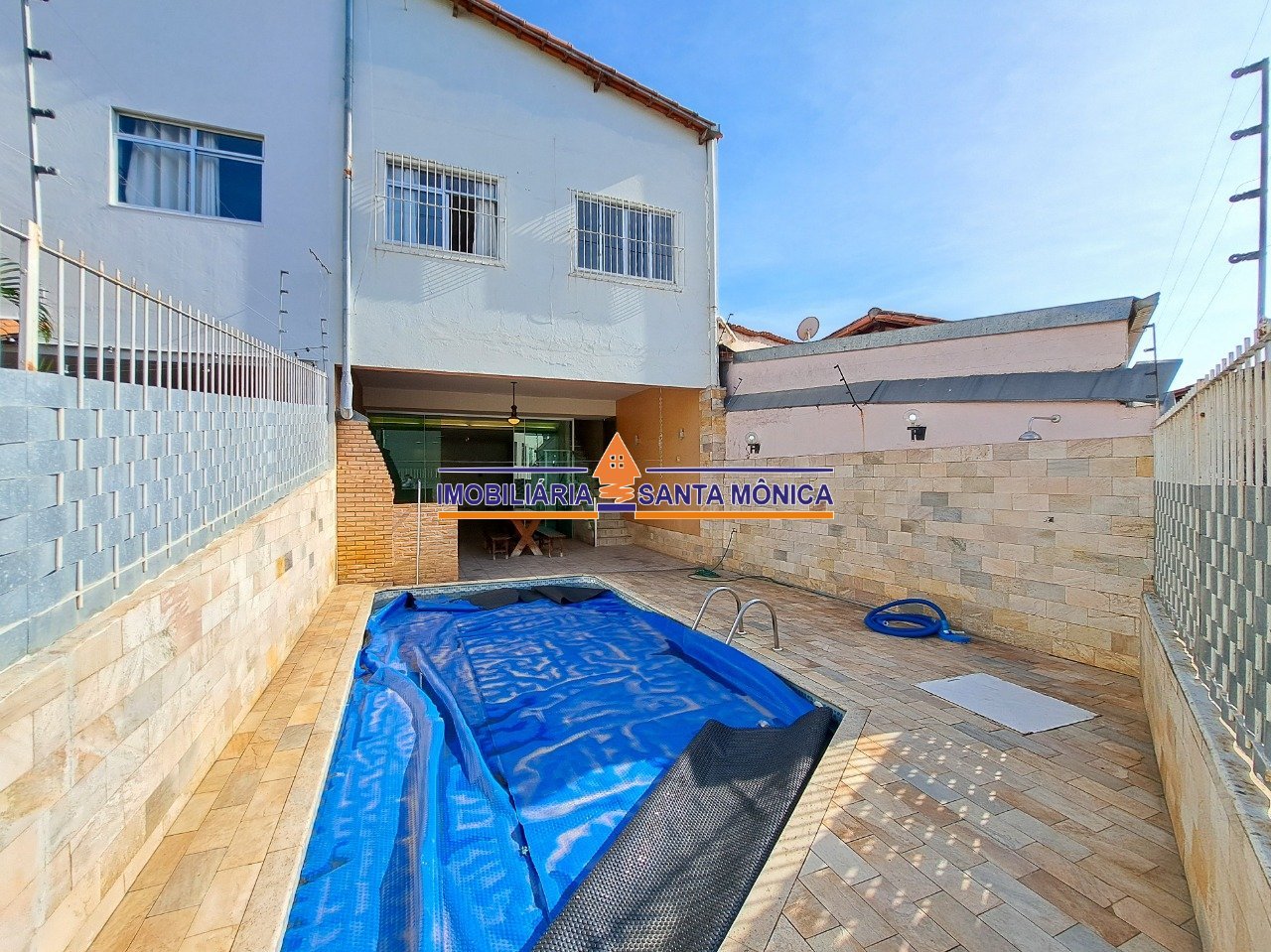 Casa com 3 quartos — Santa Amélia, Belo Horizonte