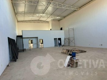 industrial em Avenida Ubirajara Zacharias, Novo Mundo - Uberlândia - MG