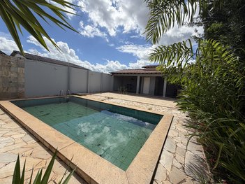 house em Rua Fernando Alves Rezende, Presidente Roosevelt - Uberlândia - MG