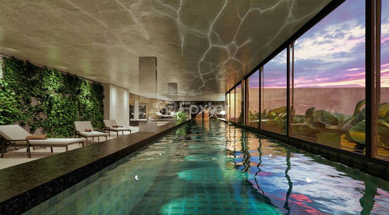 piscina-interna-com-vista-para-o-jardim-vertical
