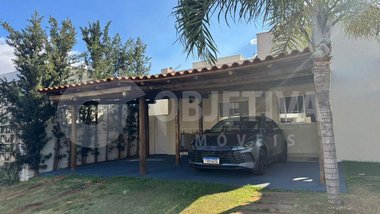 house em Avenida Israel, Laranjeiras - Uberlândia - MG