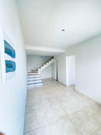 house em Avenida Ubirajara Zacharias, Novo Mundo - Uberlândia - MG