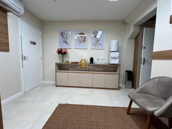 office em Estrada União e Indústria, Itaipava - Petrópolis - RJ