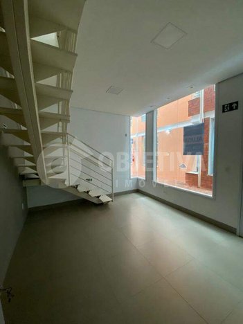 business em Avenida Floriano Peixoto, Centro - Uberlândia - MG