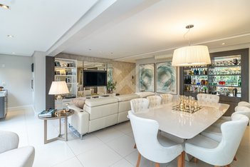 apartment em Avenida Túlio de Rose, Jardim Europa - Porto Alegre - RS
