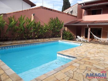 house em Avenida Roberto Lopes Leal, Jardim Santa Maria - Jacareí - SP