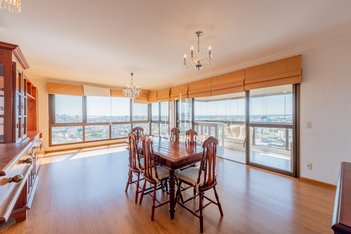 apartment em Rua Américo Vespucio, Higienópolis - Porto Alegre - RS