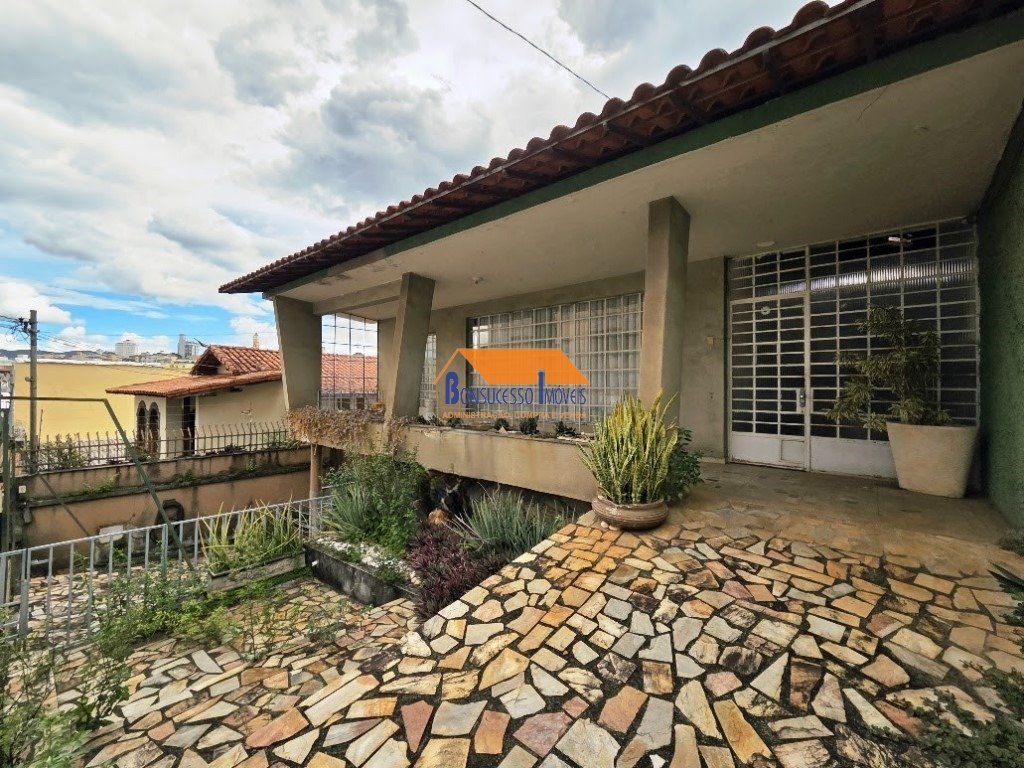 Casa com 3 quartos — Caiçaras, Belo Horizonte