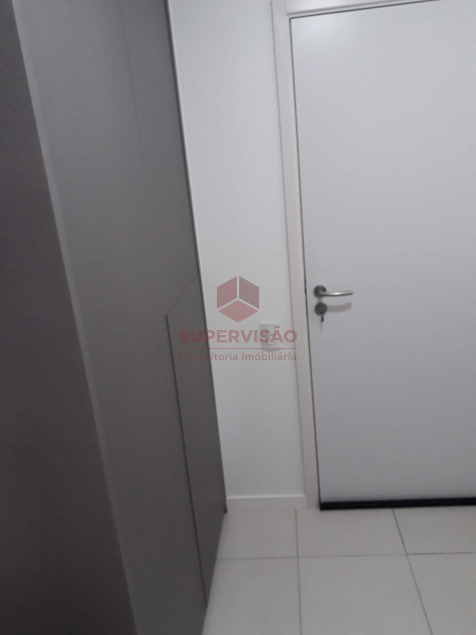 HALL DE ENTRADA ARMARIO