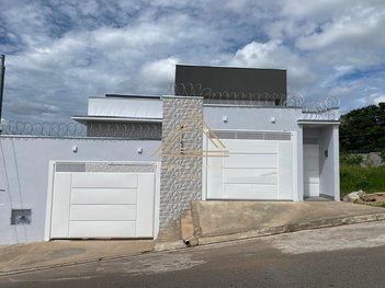 house em Avenida Comendador Manoel Sendas, Parque Mariela - Varginha - MG