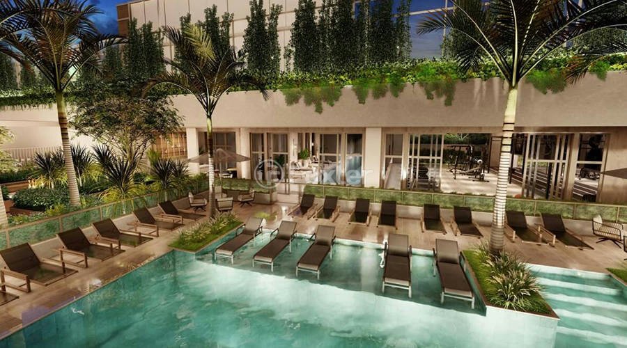 piscina-com-borda-infinita-e-deck-de-madeira