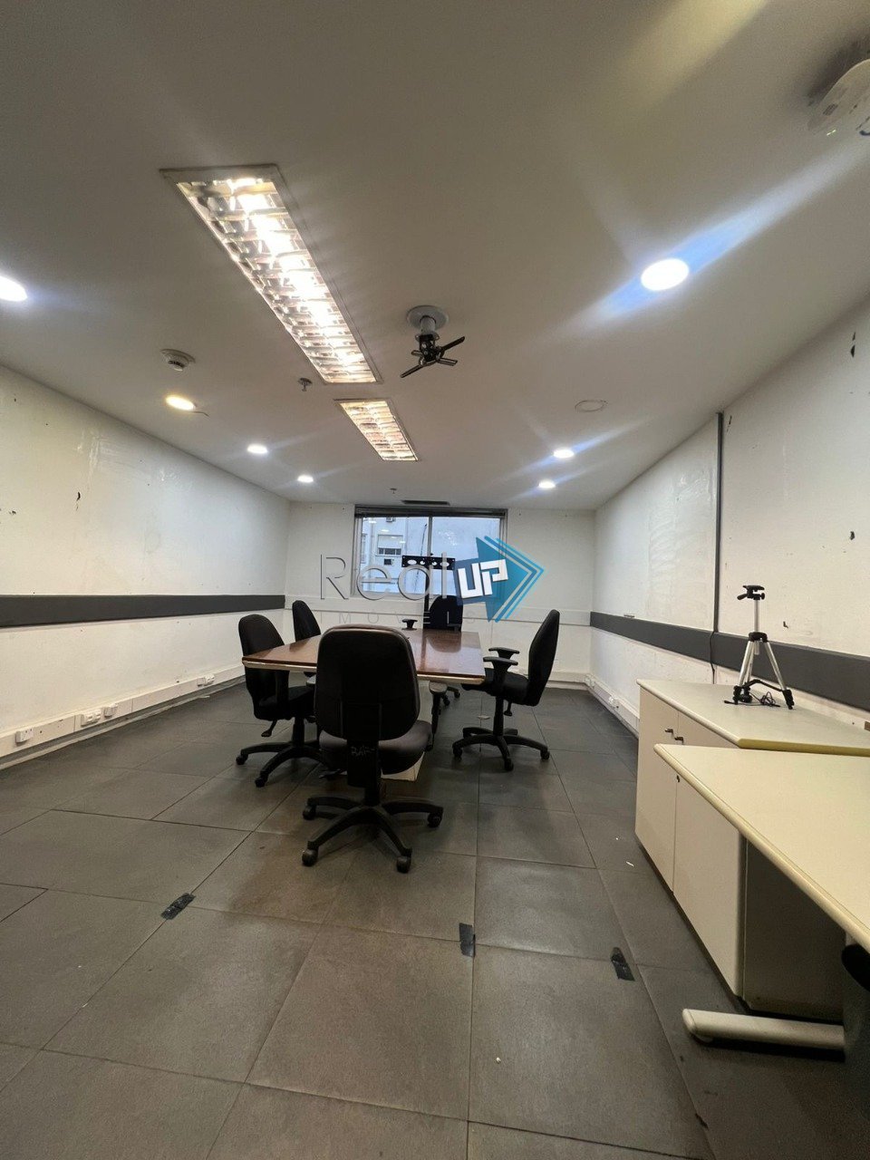 b7bb5e93-1ea3-4b2e-b18a-33f68fcda187