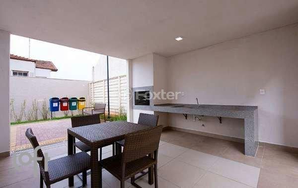 area-gourmet-com-churrasqueira-e-mesa-de-jantar