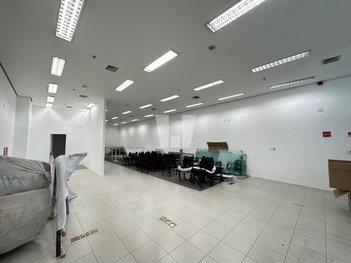 business em Avenida do Contorno, Funcionários - Belo Horizonte - MG