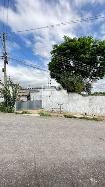 house em Rua Cristais, Conjunto Habitacional Centenário - Varginha - MG
