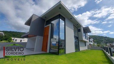 house em Rodovia Doutor Antônio Luiz Moura Gonzaga, Rio Tavares - Florianópolis - SC