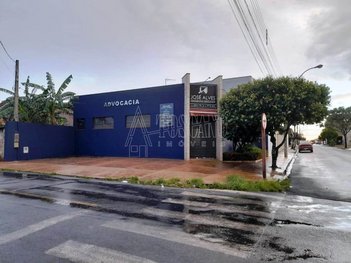 commercial_building em Avenida Princesa Isabel, Centro - Américo Brasiliense - SP