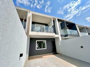 house em Rua Jacamina Triches, Floresta - Cascavel - PR