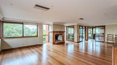 apartment em Rua Líbero Badaró, Passo da Areia - Porto Alegre - RS
