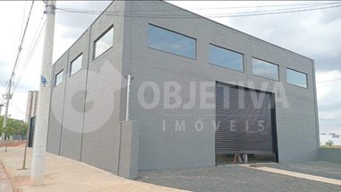 industrial em Avenida Victor Alves Pereira, Novo Mundo - Uberlândia - MG