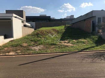 land_lot em Avenida Deputado Federal Mário Eugênio, Parque Residencial Damha - Araraquara - SP