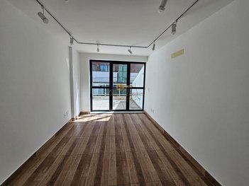 office em Rua Doutor José Mendonça Clark, Várzea - Teresópolis - RJ