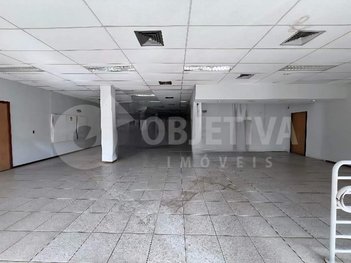business em Avenida Floriano Peixoto, Nossa Senhora Aparecida - Uberlândia - MG