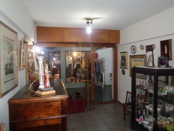 business em Estrada União e Indústria, Itaipava - Petrópolis - RJ