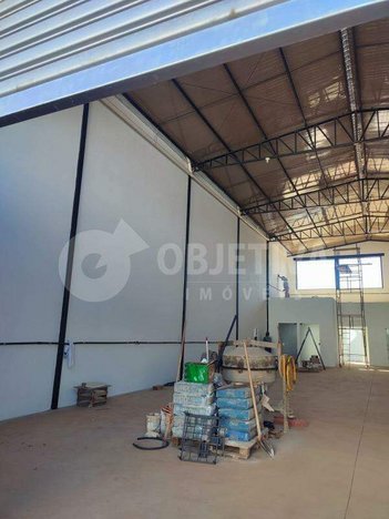 industrial em Rua Alfredo Bosi, Novo Mundo - Uberlândia - MG