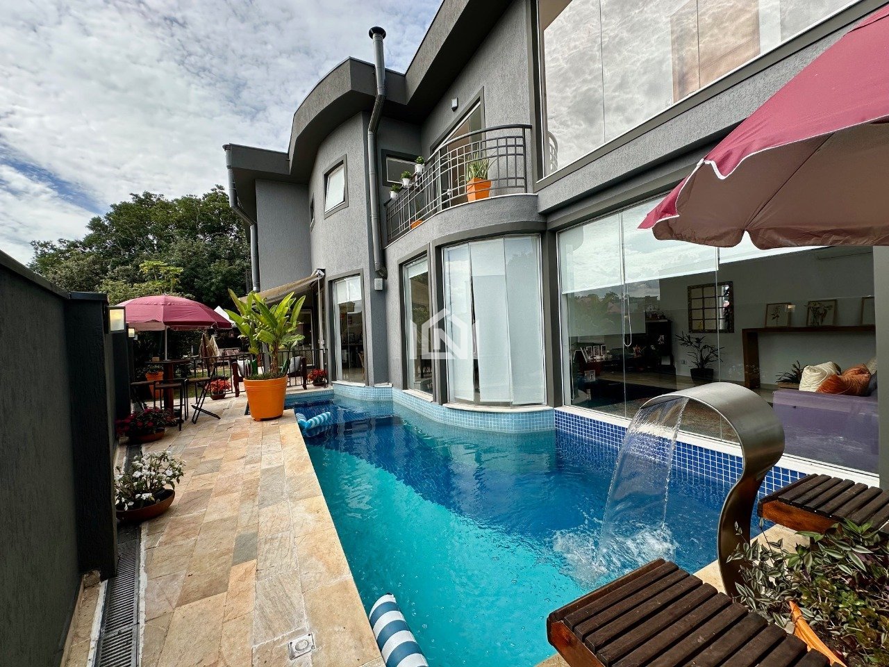 casa a venda no condominio golf village - piscina