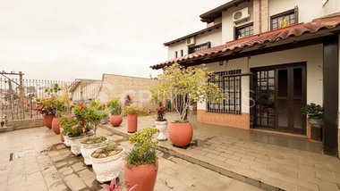 house em Rua Arnaldo Ballve, Jardim Itu - Porto Alegre - RS