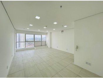 office em Avenida Prefeito Carlos Ferreira Lopes, Vila Mogilar - Mogi das Cruzes - SP