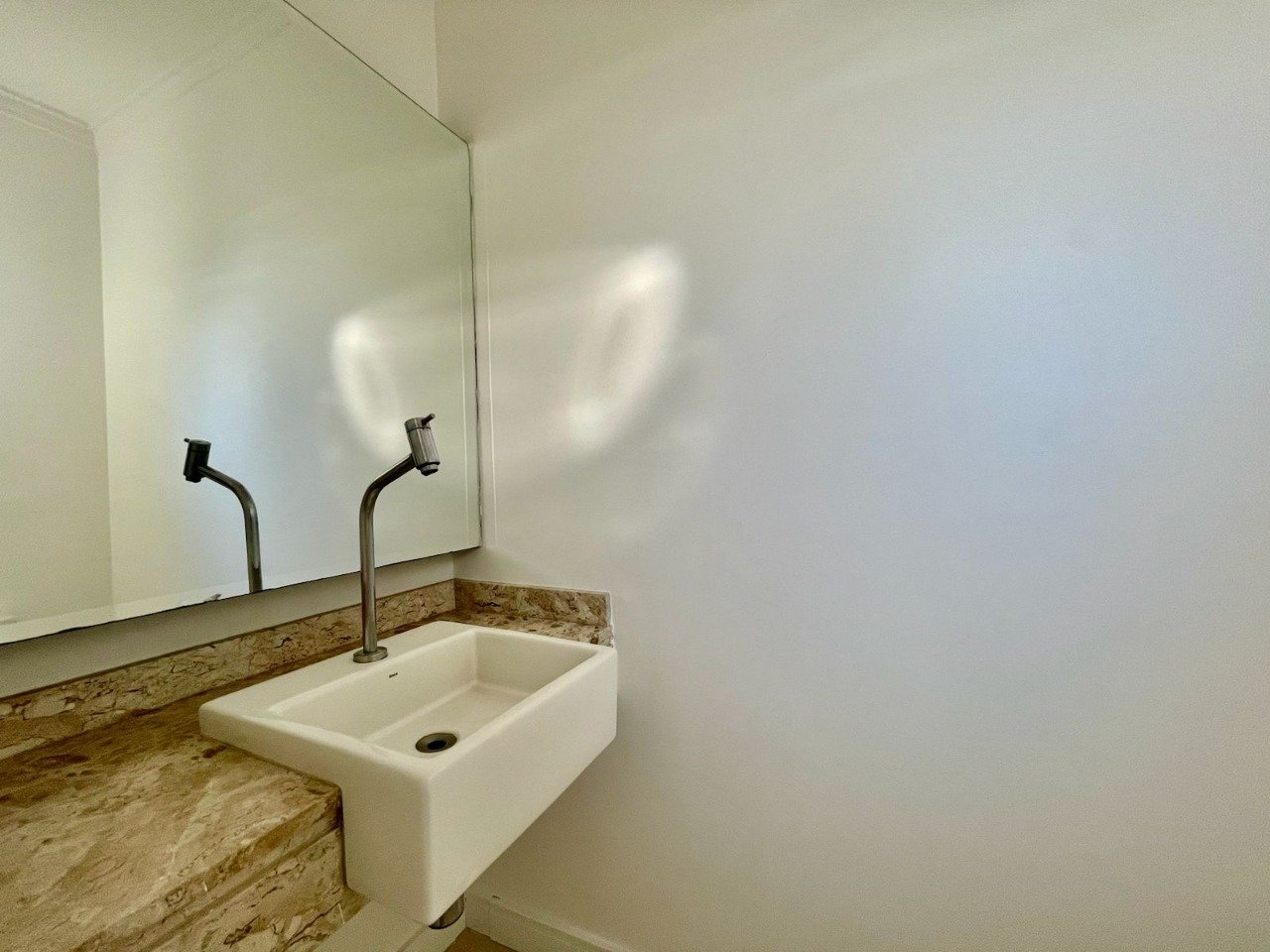 casa a venda no condomínio villas da granja III - lavabo