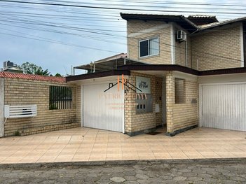 house em Rua Vereador José Antônio Amorim, Centro - Tubarão - SC