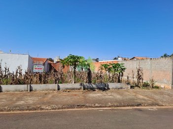 land_lot em Rua Alcides Trevizi, Residencial Vila Di Capri - Botucatu - SP