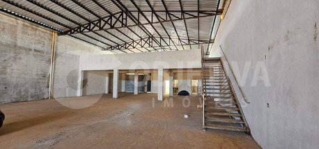 industrial em Avenida Yuri Resende Miranda, Novo Mundo - Uberlândia - MG