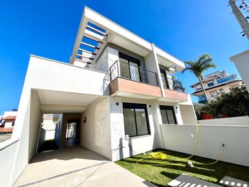 house em Maurício Rosar, Pântano do Sul - Florianópolis - SC