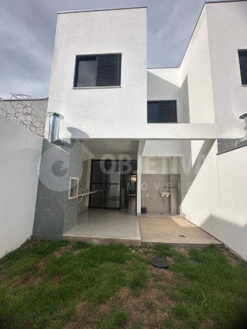 house em Rua Ferreira Gullar, Novo Mundo - Uberlândia - MG