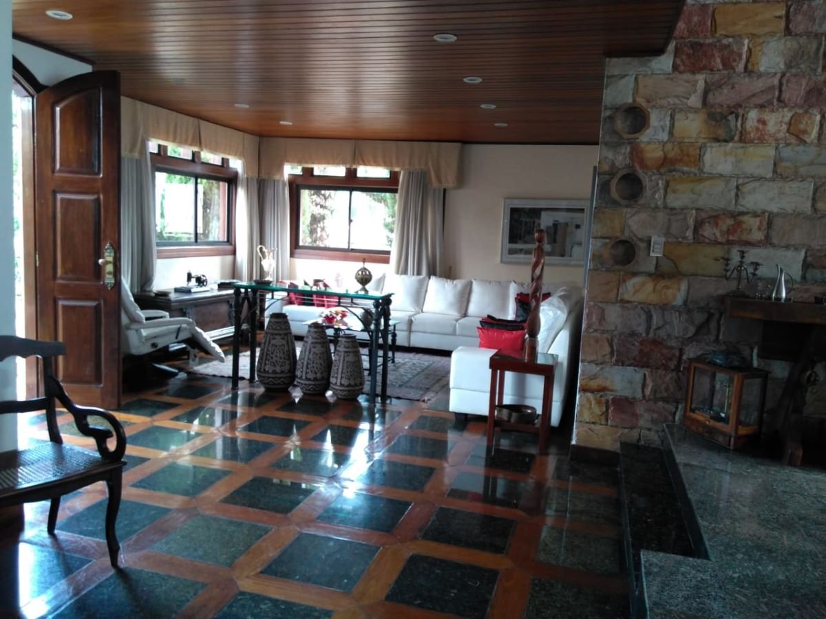 Casa com 4 quartos — Planalto, Belo Horizonte