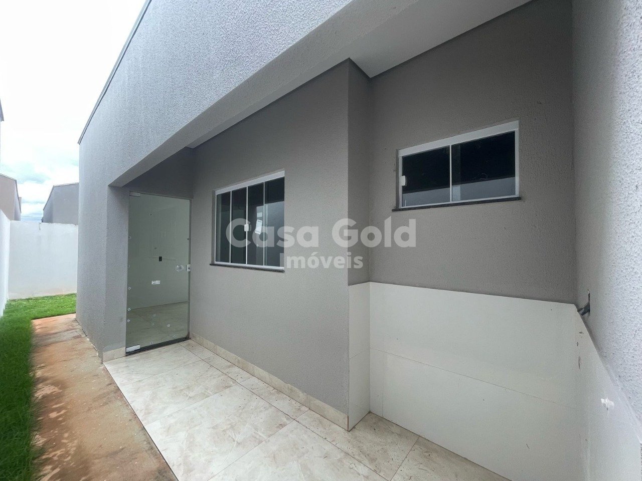 ACESSO LATERAL ÁREA DE SERVIÇO