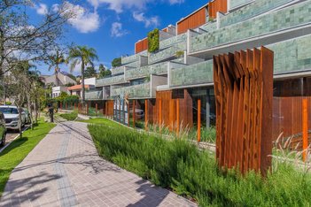 apartment em Rua Carlos Huber, Três Figueiras - Porto Alegre - RS