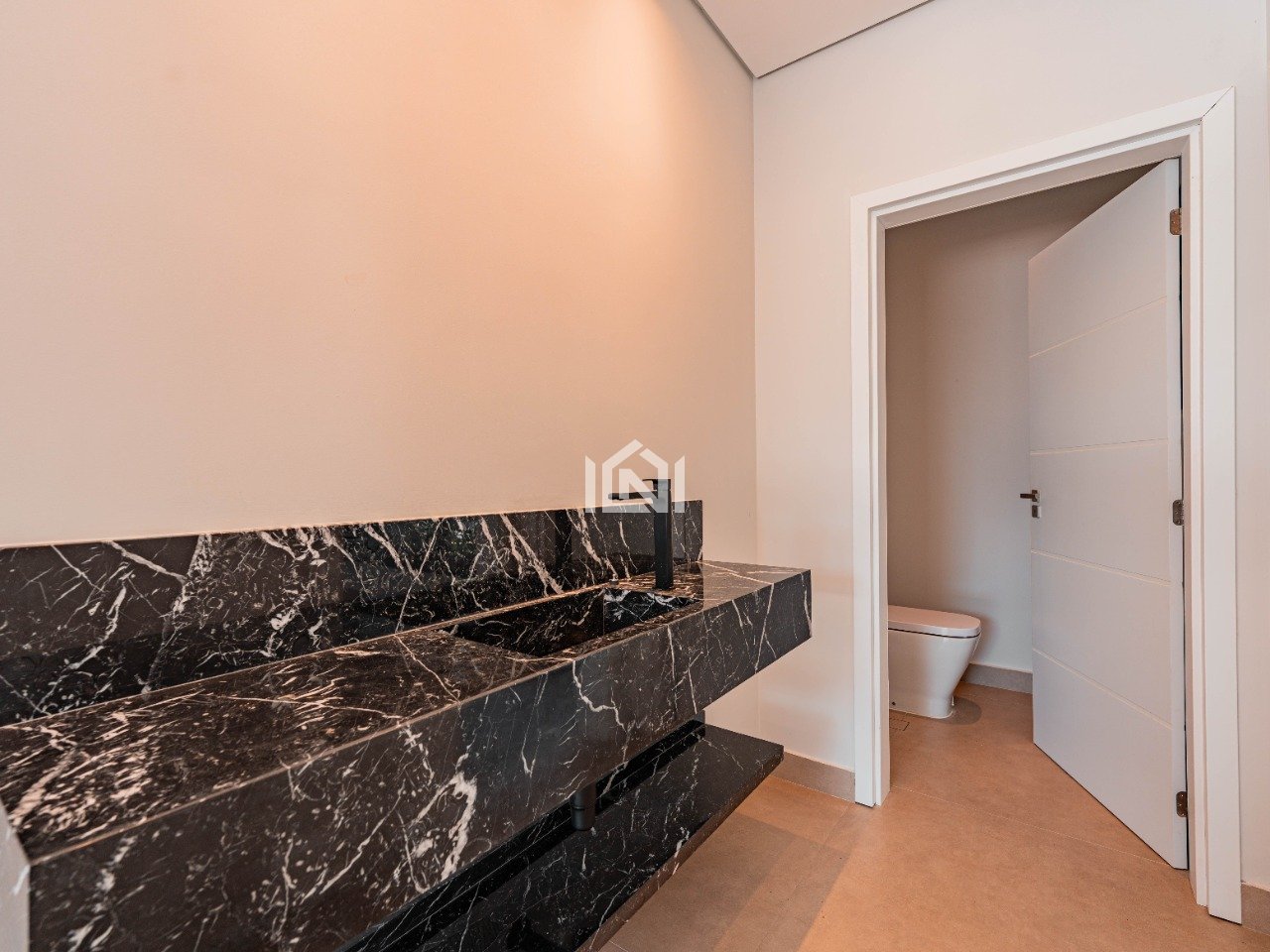 Casa à venda no condomínio São Paulo II -lavabo